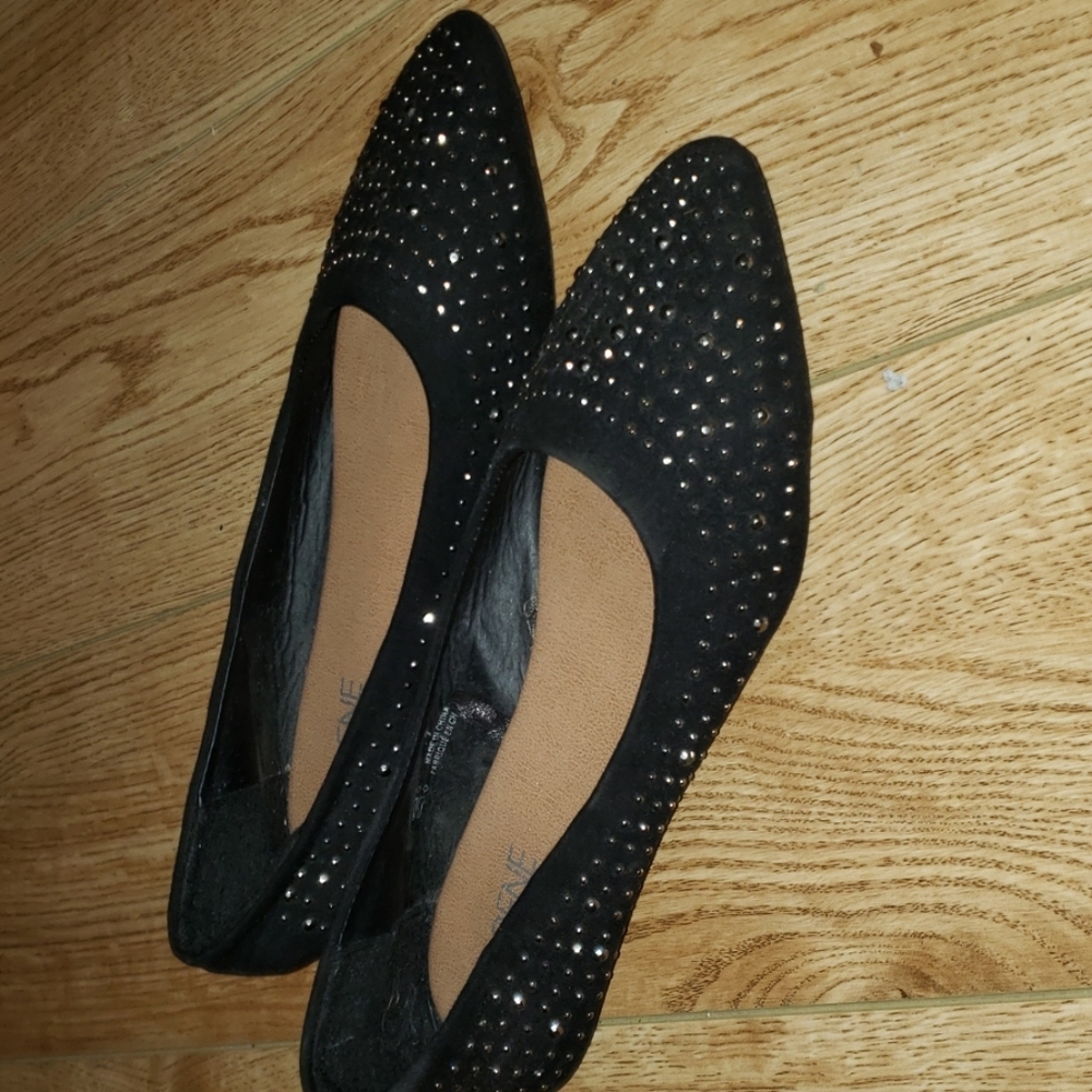Flat stodded shoes